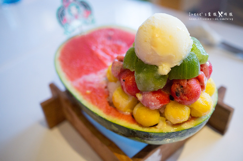 【台中】逢甲美食/用喝的整顆西瓜汁/鐵達尼號冰品.Maj.frutti-冰菓藝棧 【台中】逢甲美食/用喝的整顆西瓜汁/鐵達尼號冰品.Maj.frutti-冰菓藝棧
