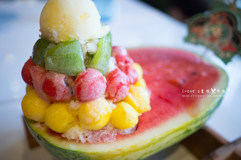 【台中】逢甲美食/用喝的整顆西瓜汁/鐵達尼號冰品.Maj.frutti-冰菓藝棧 【台中】逢甲美食/用喝的整顆西瓜汁/鐵達尼號冰品.Maj.frutti-冰菓藝棧