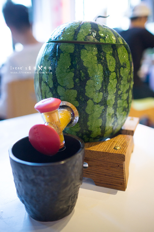 【台中】逢甲美食/用喝的整顆西瓜汁/鐵達尼號冰品.Maj.frutti-冰菓藝棧 【台中】逢甲美食/用喝的整顆西瓜汁/鐵達尼號冰品.Maj.frutti-冰菓藝棧