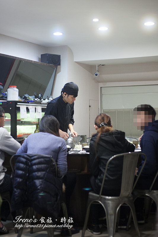 【三重】依不同食材有不同醬料,不會每種吃起來都是一樣的味道.鐵板神蒜-鐵板燒 【三重】依不同食材有不同醬料,不會每種吃起來都是一樣的味道.鐵板神蒜-鐵板燒