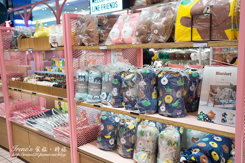 【台北信義區】跟熊大妹一起相約吃午茶/信義新光三越A11/爭相排隊與巨型熊美一起合影.LINE FRIENDS Cafe & Store 【台北信義區】跟熊大妹一起相約吃午茶/信義新光三越A11/爭相排隊與巨型熊美一起合影.LINE FRIENDS Cafe & Store