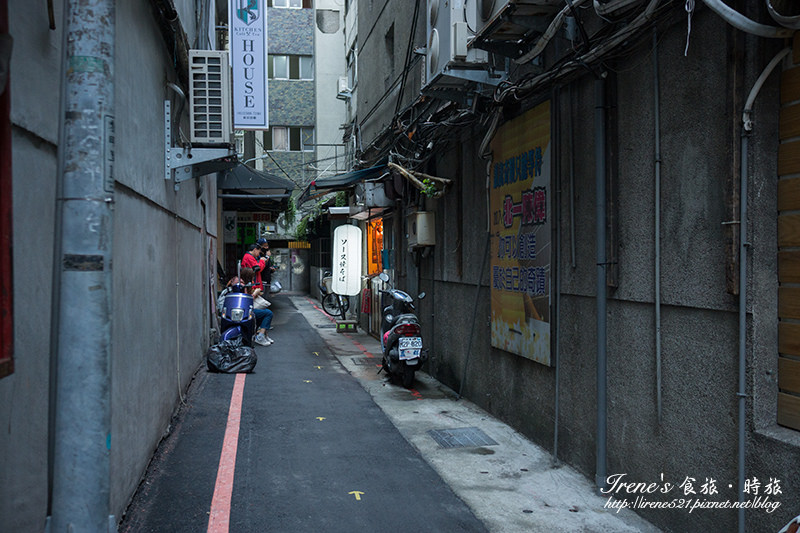 【台北中正區】散步美食/銅板美食/日式立食/南陽街中的巷弄美食/重拾日本炒麵的味道.天神屋台-北車炒麵麵包 【台北中正區】散步美食/銅板美食/日式立食/南陽街中的巷弄美食/重拾日本炒麵的味道.天神屋台-北車炒麵麵包