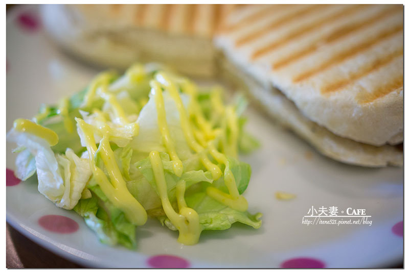 【三重】吃帕尼尼/鬆餅/喝咖啡還能順便手機包膜.小夫妻。Cafe 【三重】吃帕尼尼/鬆餅/喝咖啡還能順便手機包膜.小夫妻。Cafe