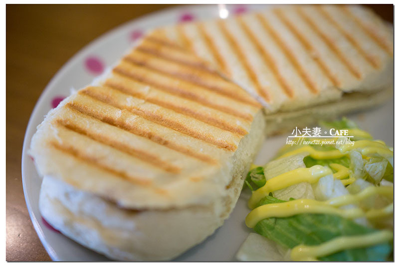 【三重】吃帕尼尼/鬆餅/喝咖啡還能順便手機包膜.小夫妻。Cafe 【三重】吃帕尼尼/鬆餅/喝咖啡還能順便手機包膜.小夫妻。Cafe