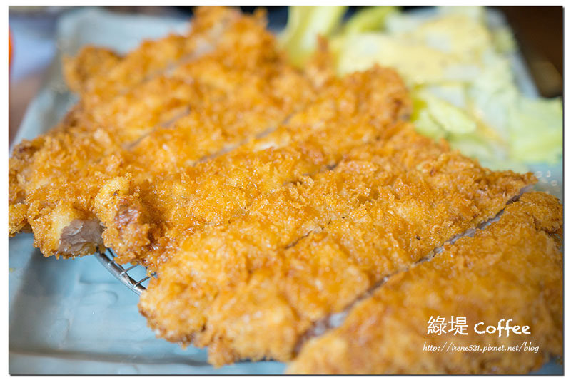 【三重】物超所值的簡餐,另有鬆餅、炸物,姊妹相聚下午茶的好地方.綠堤Coffee 【三重】物超所值的簡餐,另有鬆餅、炸物,姊妹相聚下午茶的好地方.綠堤Coffee