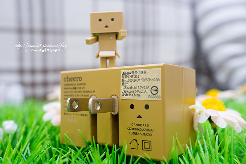 【開箱】超療癒的紙箱人來了．阿愣AC充電器