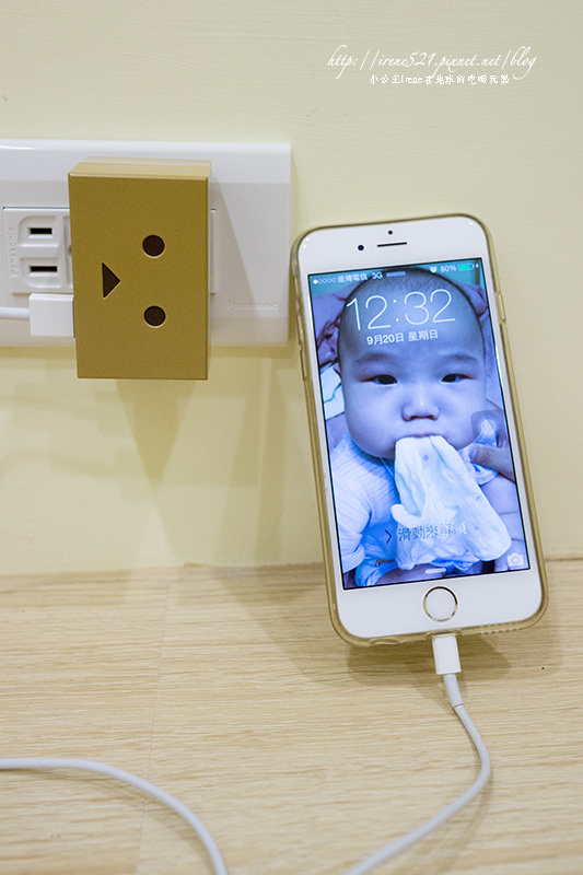 【開箱】超療癒的紙箱人來了．阿愣AC充電器