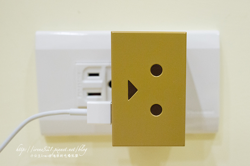 【開箱】超療癒的紙箱人來了．阿愣AC充電器