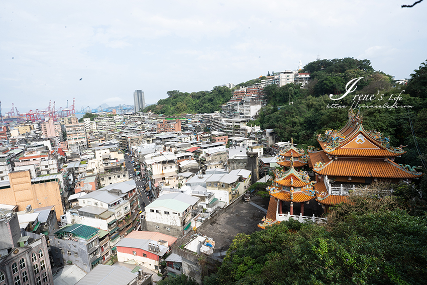 基隆新地標！從信二防空洞一路逛到基隆版天空步道，免費的遠見人文空間打造城市裡的書卷味