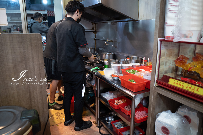 金山美食推薦｜生意好到甩鍋炒不停！炒飯、炒麵、熱炒推薦，生意很好的在地美食