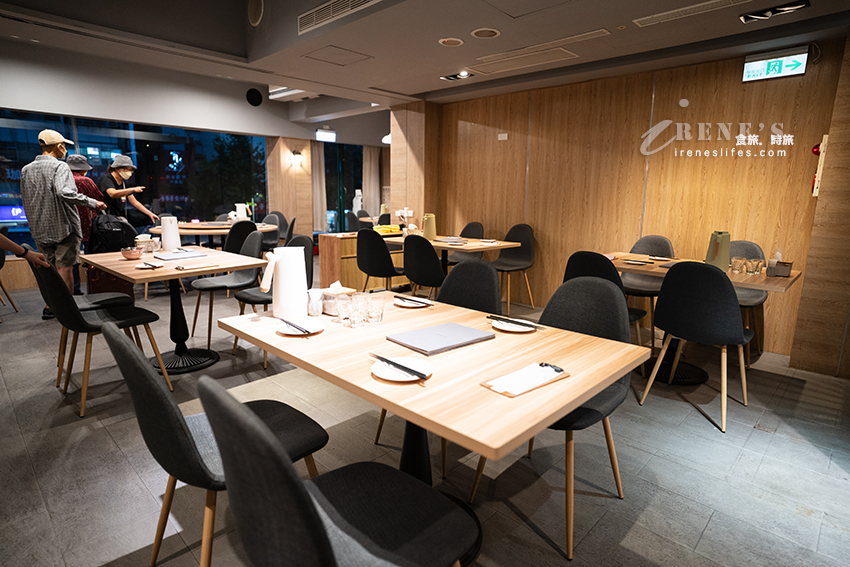 黃仁勳的愛店「花娘小館」開分店囉！位子一樣超難訂，初訪全點人氣料理沒失望