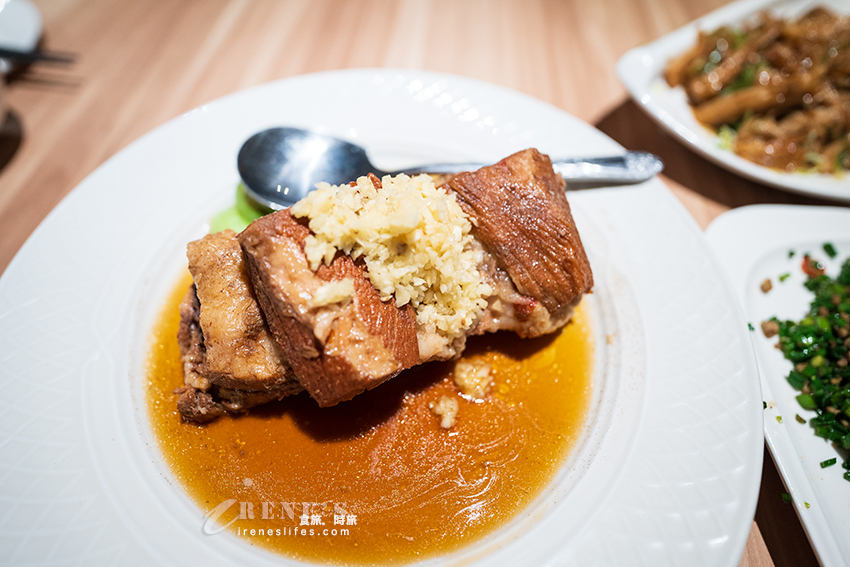 黃仁勳的愛店「花娘小館」開分店囉！位子一樣超難訂，初訪全點人氣料理沒失望