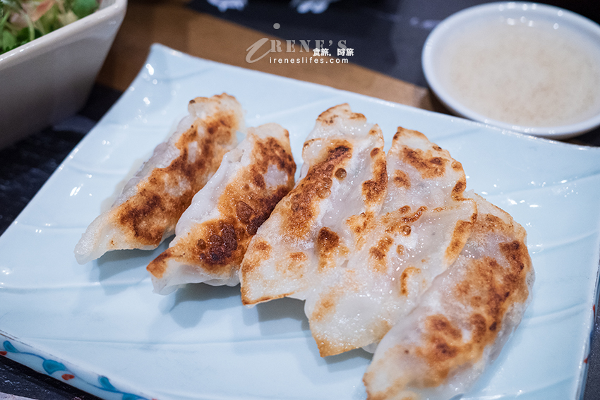 宮崎車站美食，創業25年的炭烤雞肉專賣店，炭火烤地雞超大一串，南蠻雞也吃得到