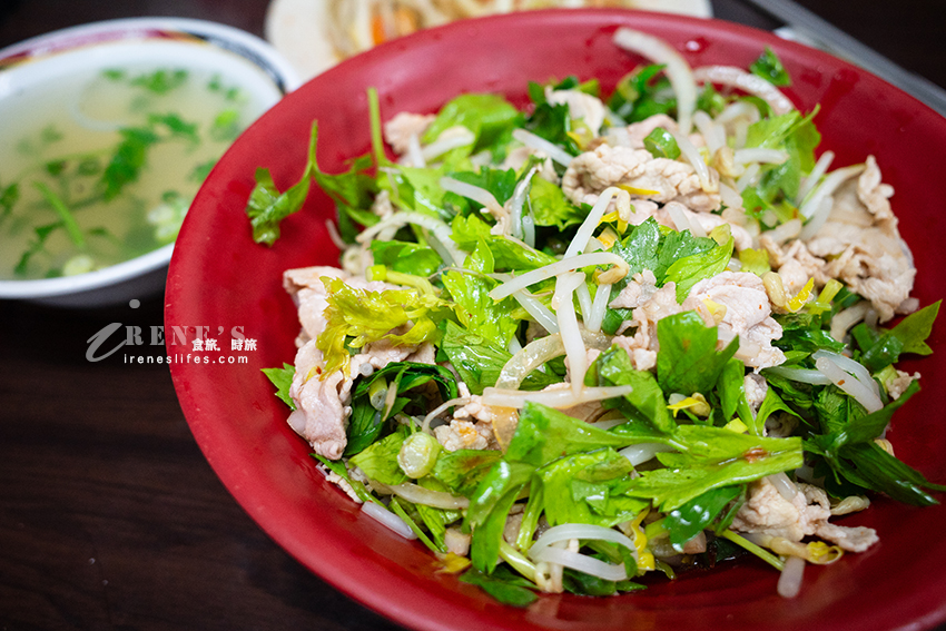 板橋高人氣的越南料理,人潮跟牛肉河粉一樣滿到溢出來!泰式涼拌木瓜也是大份量 板橋高人氣的越南料理,人潮跟牛肉河粉一樣滿到溢出來!泰式涼拌木瓜也是大份量