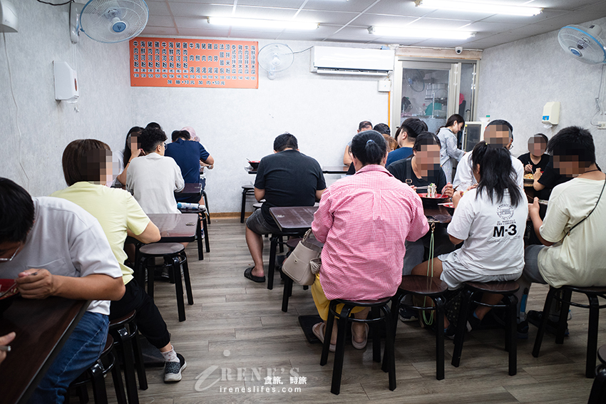 板橋高人氣的越南料理,人潮跟牛肉河粉一樣滿到溢出來!泰式涼拌木瓜也是大份量 板橋高人氣的越南料理,人潮跟牛肉河粉一樣滿到溢出來!泰式涼拌木瓜也是大份量