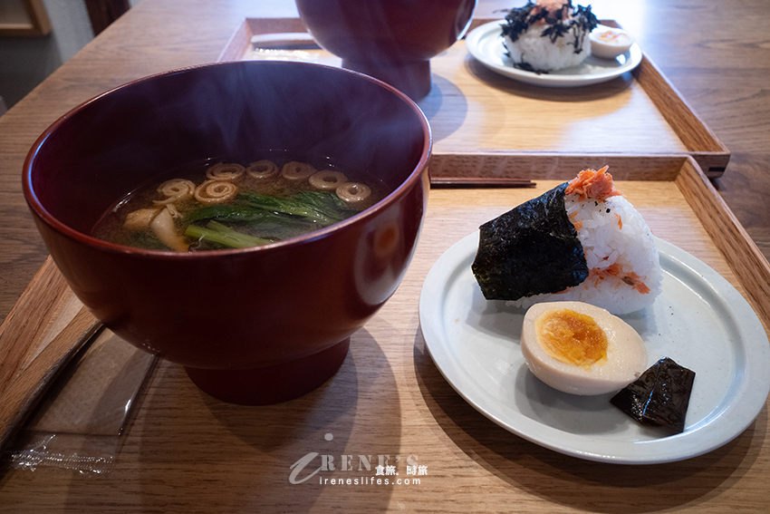 淺草日式早餐推薦,還沒開門就大排長龍!味噌湯配飯糰的傳統吃法,美味又滿足 淺草日式早餐推薦,還沒開門就大排長龍!味噌湯配飯糰的傳統吃法,美味又滿足