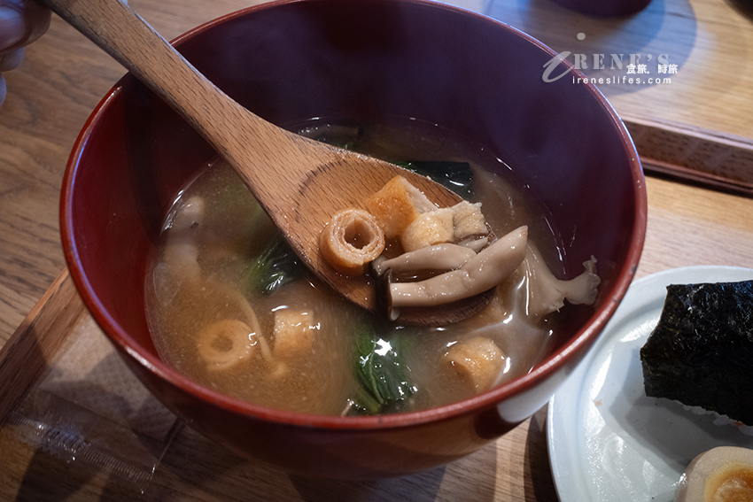 淺草日式早餐推薦,還沒開門就大排長龍!味噌湯配飯糰的傳統吃法,美味又滿足 淺草日式早餐推薦,還沒開門就大排長龍!味噌湯配飯糰的傳統吃法,美味又滿足
