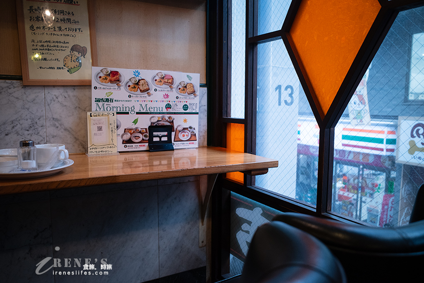 東京淺草早餐推薦｜位於二樓的復古喫茶店，除了烤吐司外還有烤魚定食，一早就客滿