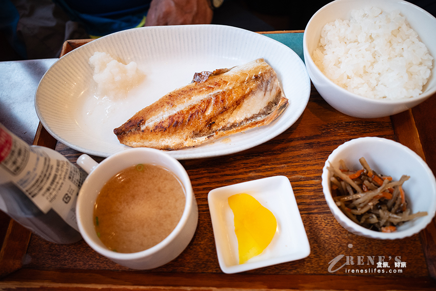東京淺草早餐推薦｜位於二樓的復古喫茶店，除了烤吐司外還有烤魚定食，一早就客滿