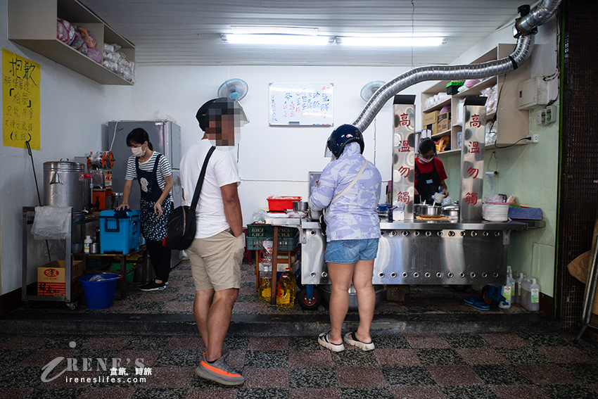 三民街原50年老店蛋餅早餐店,就算搬家生意還是很好,手工蛋餅、油飯、貢丸湯 三民街原50年老店蛋餅早餐店,就算搬家生意還是很好,手工蛋餅、油飯、貢丸湯