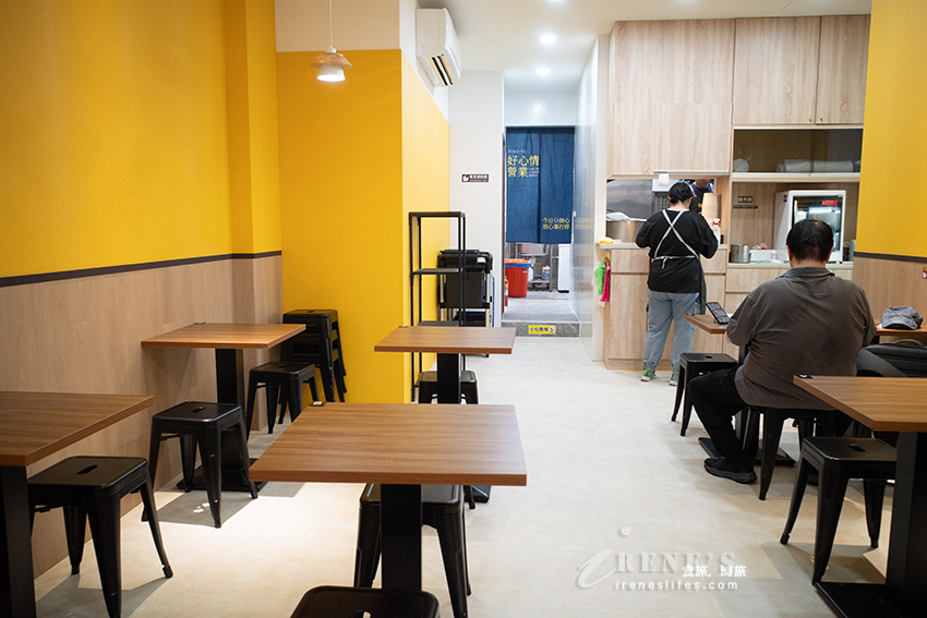 從新店搬遷到晴光市場的麵霸王,超巨大精品肋排麵氣勢十足,蝦蓋麵也是蝦到爆 從新店搬遷到晴光市場的麵霸王,超巨大精品肋排麵氣勢十足,蝦蓋麵也是蝦到爆