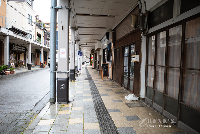 懷舊且在地的新潟商店街，安靜的「上古町商店街」夾雜著文青與復古，人潮稀疏超舒服的氛圍