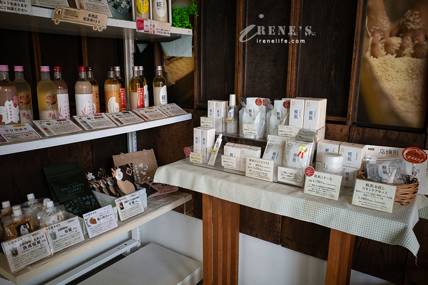 懷舊且在地的新潟商店街，安靜的「上古町商店街」夾雜著文青與復古，人潮稀疏超舒服的氛圍