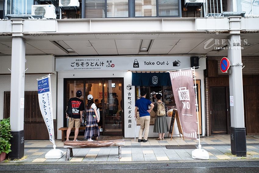 懷舊且在地的新潟商店街，安靜的「上古町商店街」夾雜著文青與復古，人潮稀疏超舒服的氛圍