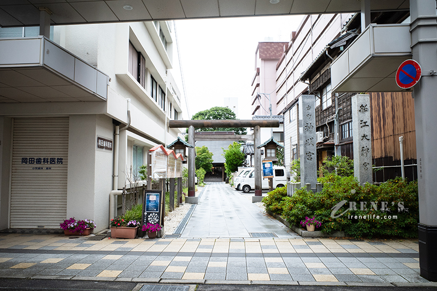 懷舊且在地的新潟商店街，安靜的「上古町商店街」夾雜著文青與復古，人潮稀疏超舒服的氛圍