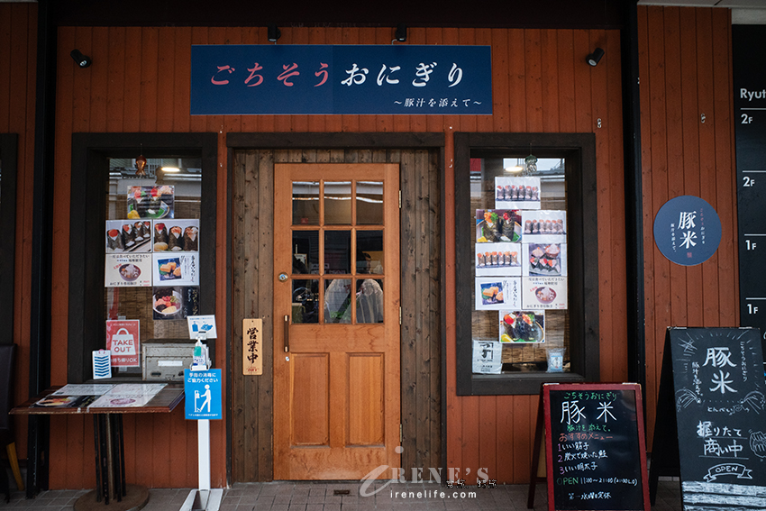 懷舊且在地的新潟商店街，安靜的「上古町商店街」夾雜著文青與復古，人潮稀疏超舒服的氛圍