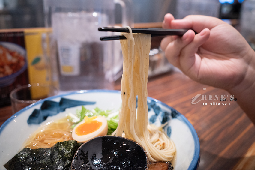 店舖幾乎都在日本東京的高人氣拉麵店，超清爽柚子鹽拉麵好美味！沾麵、叉燒飯也都很驚艷