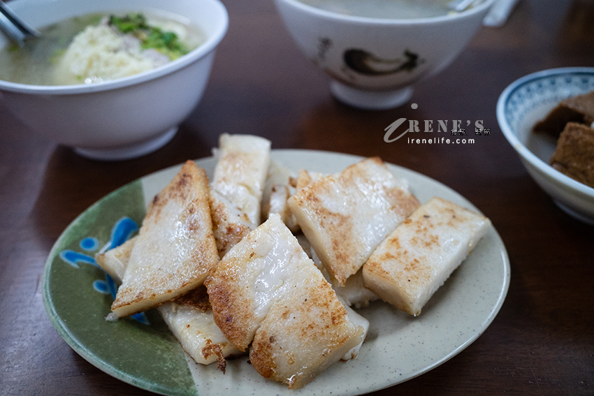 三重土豆粿、蒸蛋湯吃起來，Q軟帶有花生香，真的很少見，蘿蔔糕也好吃