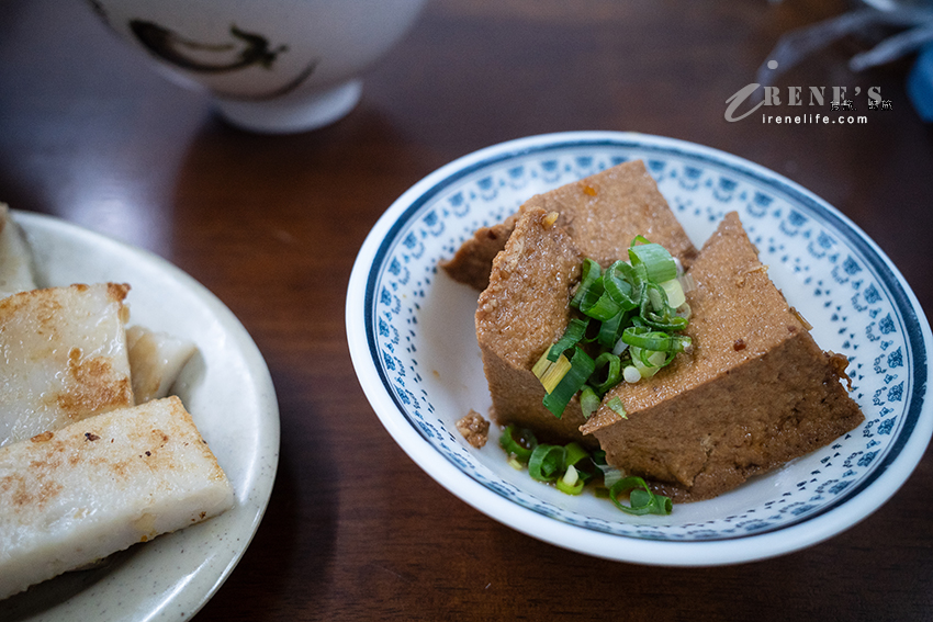 三重土豆粿、蒸蛋湯吃起來，Q軟帶有花生香，真的很少見，蘿蔔糕也好吃