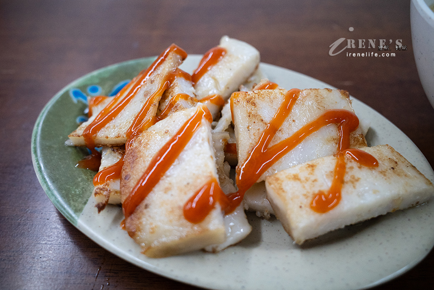 三重土豆粿、蒸蛋湯吃起來，Q軟帶有花生香，真的很少見，蘿蔔糕也好吃
