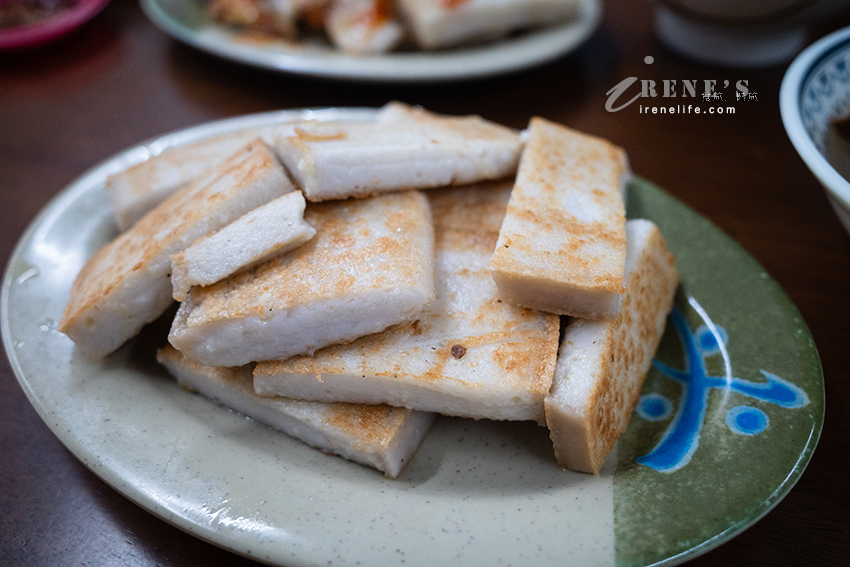 三重土豆粿、蒸蛋湯吃起來，Q軟帶有花生香，真的很少見，蘿蔔糕也好吃