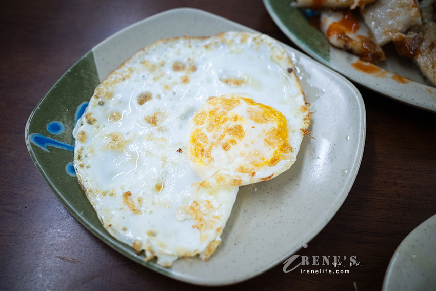 三重土豆粿、蒸蛋湯吃起來，Q軟帶有花生香，真的很少見，蘿蔔糕也好吃