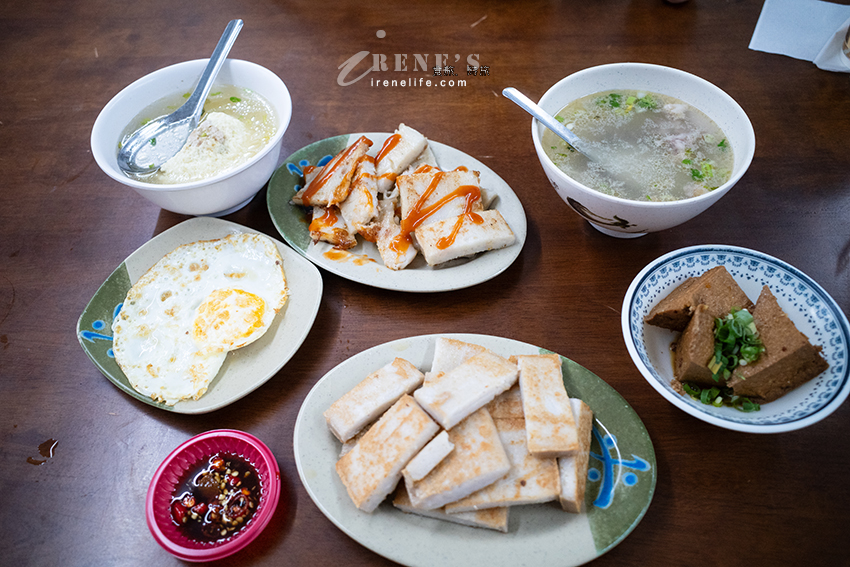 三重土豆粿、蒸蛋湯吃起來，Q軟帶有花生香，真的很少見，蘿蔔糕也好吃