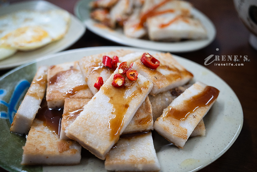 三重土豆粿、蒸蛋湯吃起來，Q軟帶有花生香，真的很少見，蘿蔔糕也好吃