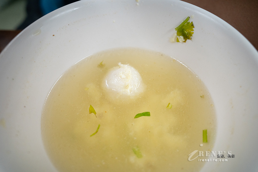 三重土豆粿、蒸蛋湯吃起來，Q軟帶有花生香，真的很少見，蘿蔔糕也好吃