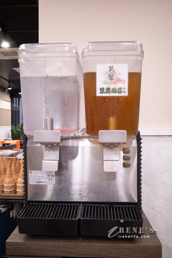 口味多多的個人小火鍋，最便宜只要150元就能白飯、飲料、冰淇淋吃到飽，多加6片肉也只要29元