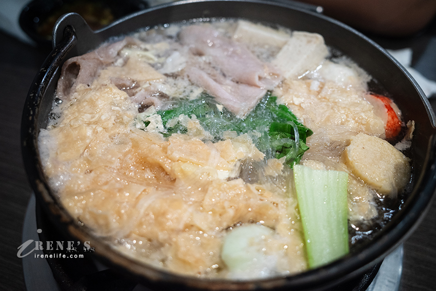 口味多多的個人小火鍋，最便宜只要150元就能白飯、飲料、冰淇淋吃到飽，多加6片肉也只要29元