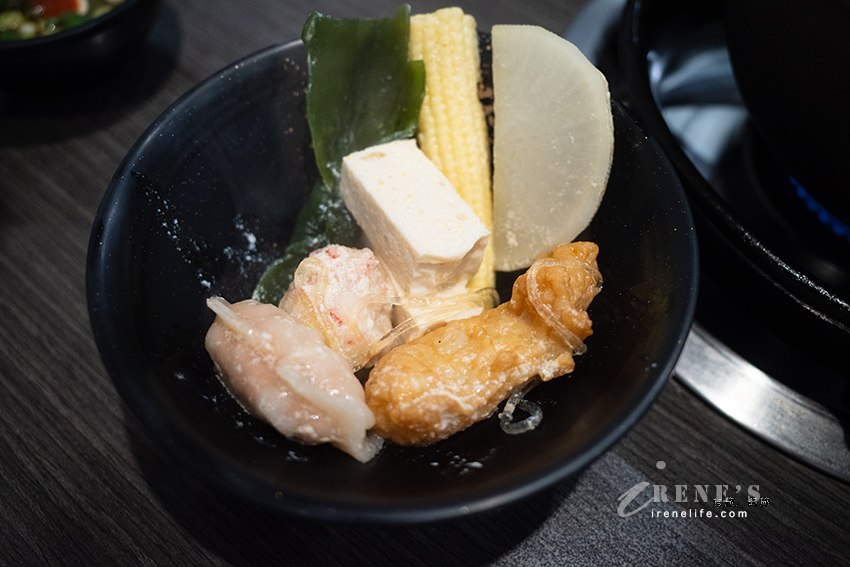 口味多多的個人小火鍋，最便宜只要150元就能白飯、飲料、冰淇淋吃到飽，多加6片肉也只要29元