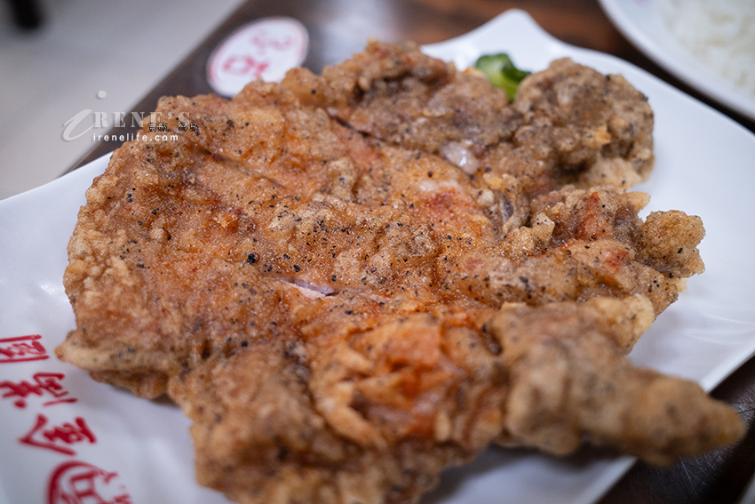 西門町近一甲子老字號排骨飯、炸雞腿飯推薦,蓋飯跟炒飯12點過後才有供應 西門町近一甲子老字號排骨飯、炸雞腿飯推薦,蓋飯跟炒飯12點過後才有供應