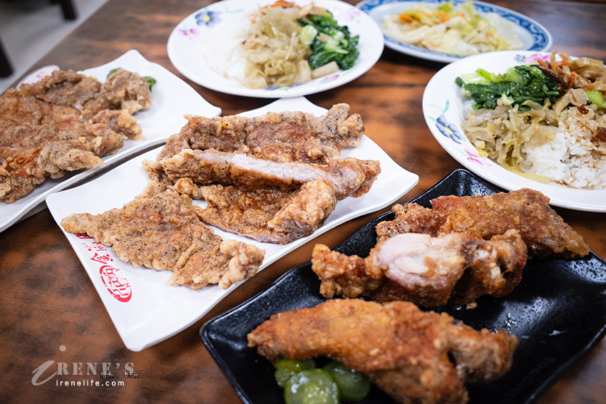 西門町近一甲子老字號排骨飯、炸雞腿飯推薦,蓋飯跟炒飯12點過後才有供應 西門町近一甲子老字號排骨飯、炸雞腿飯推薦,蓋飯跟炒飯12點過後才有供應