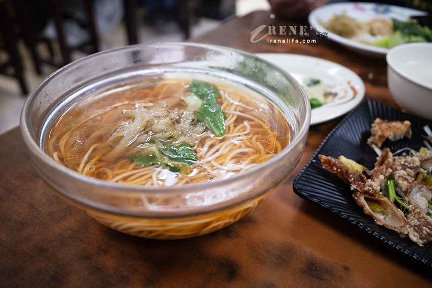 西門町近一甲子老字號排骨飯、炸雞腿飯推薦,蓋飯跟炒飯12點過後才有供應 西門町近一甲子老字號排骨飯、炸雞腿飯推薦,蓋飯跟炒飯12點過後才有供應