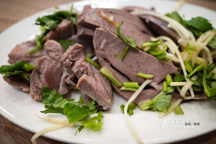 三重自強路無名米粉湯、海產粥回來了!一樣料多多的海產粥配上新鮮的黑白切 三重自強路無名米粉湯、海產粥回來了!一樣料多多的海產粥配上新鮮的黑白切