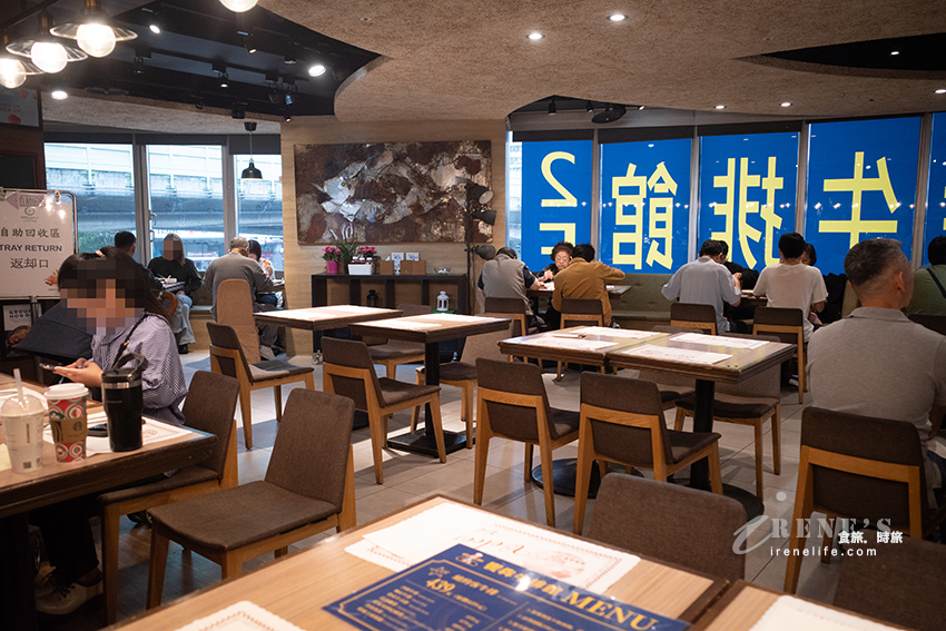 大戈壁集團旗下的平價牛排館，比薩、炸雞、酸菜白肉鍋、干鍋通通自助吃到飽，只是種類過少