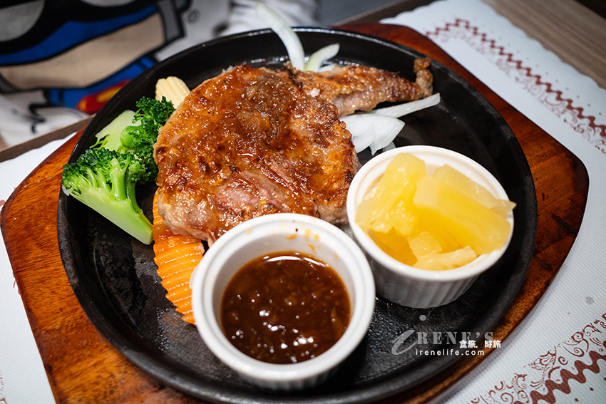大戈壁集團旗下的平價牛排館，比薩、炸雞、酸菜白肉鍋、干鍋通通自助吃到飽，只是種類過少