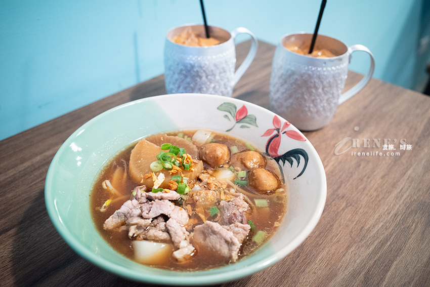 三重也有泰國傳統船麵囉，蓋飯、涼拌、炸物、甜點通通有，份量精緻純吃巧