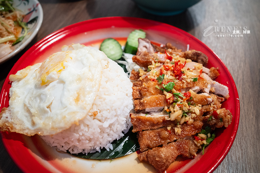 三重也有泰國傳統船麵囉，蓋飯、涼拌、炸物、甜點通通有，份量精緻純吃巧